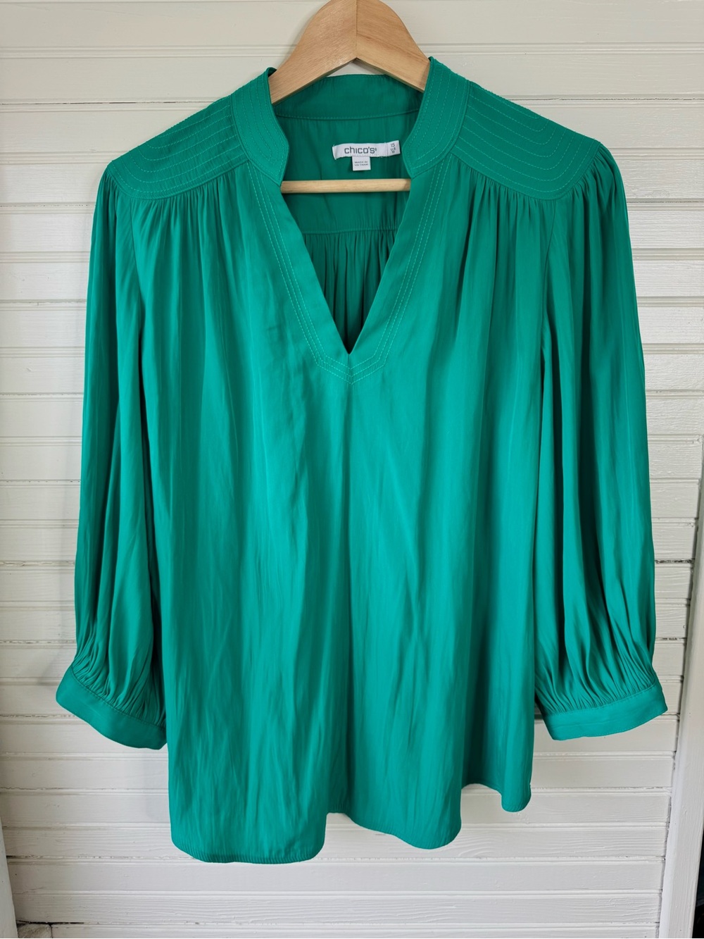 Chico's emerald green V-Neck Peasant Blouse